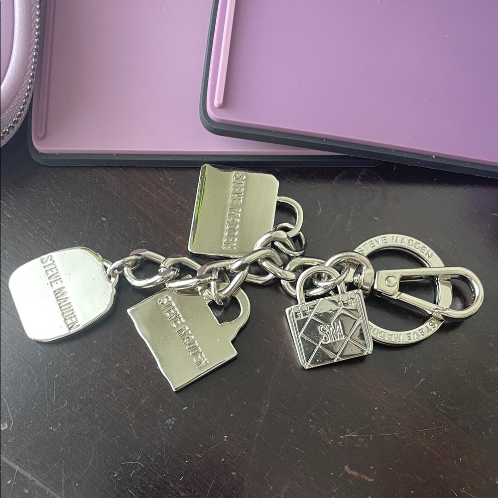 Steve Madden Lavender Crossbody Set with Detachable Strap and Pouch - Picture 4 of 5